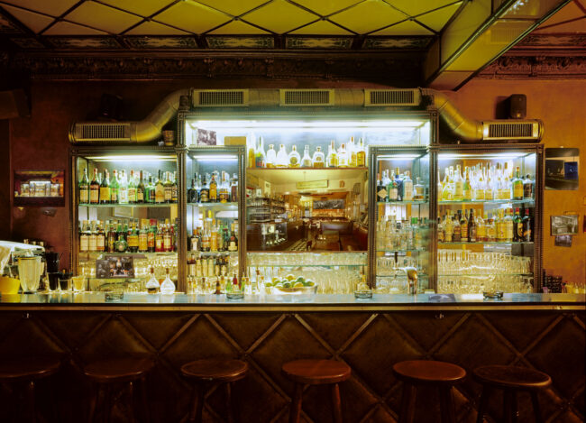 Anett Stuth Fotografie | MIR IST DAS LEBEN LIEBER … / I PREFER LIVING ... | 2009 | c-print, Diasec | Fotografie / Photography